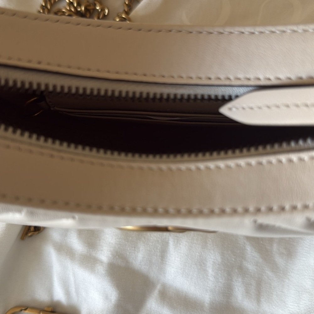 Gucci Cream Chevron GG Shoulder Bag with Gold Hardware - Picture 4 of 8